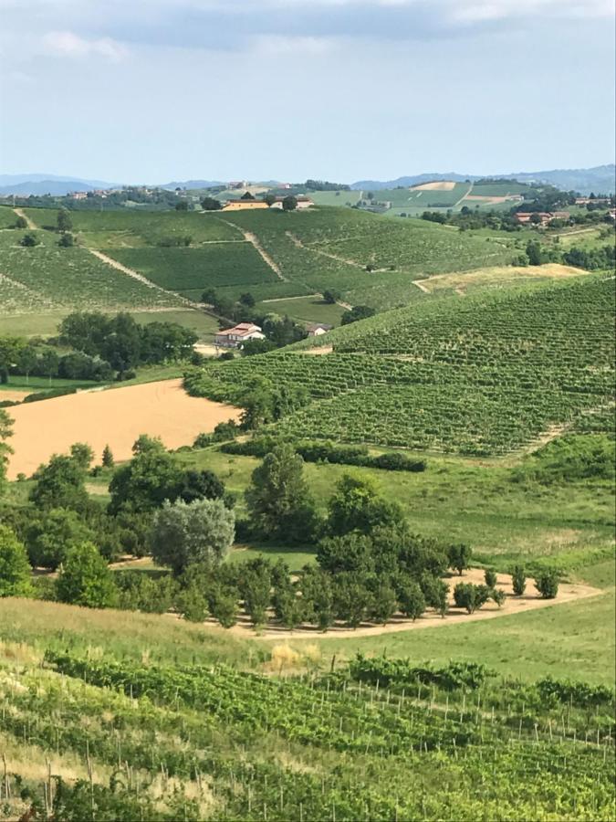 Sotto La Vigna Charm Stay Adults Only Vacation Bed And Breakfast Room Montegrosso dʼAsti Exterior foto